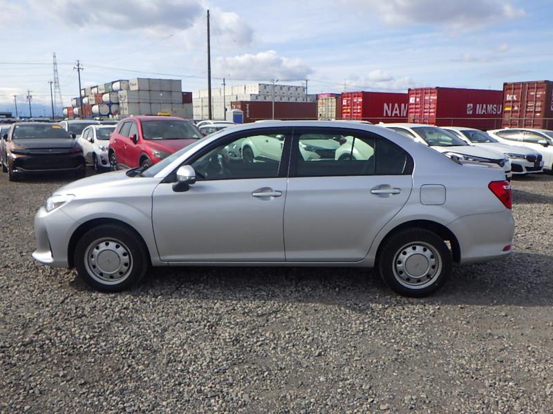 Toyota Corolla Axio Ex-Pkg / Silver / 2020