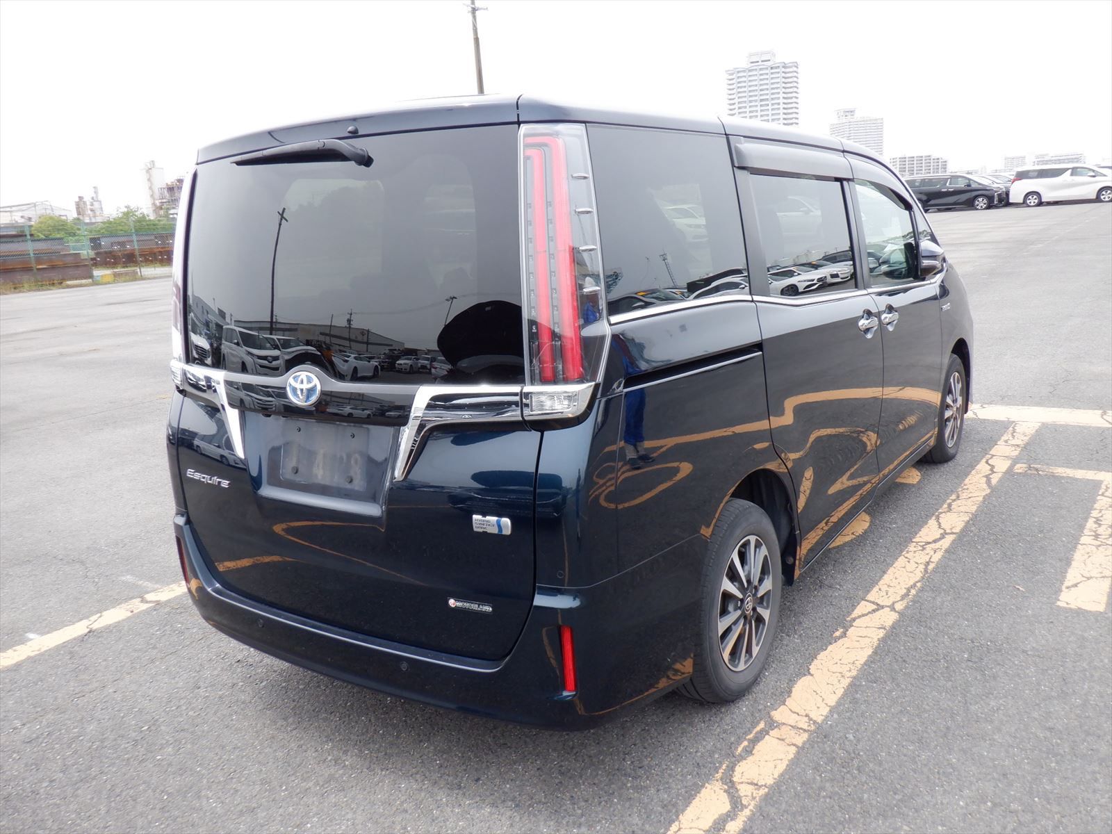 Toyota Esquire Hybrid Gi Package
