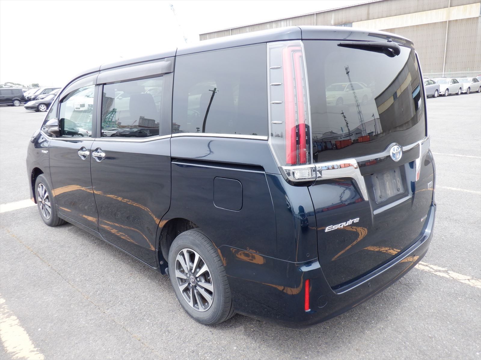 Toyota Esquire Hybrid Gi Package