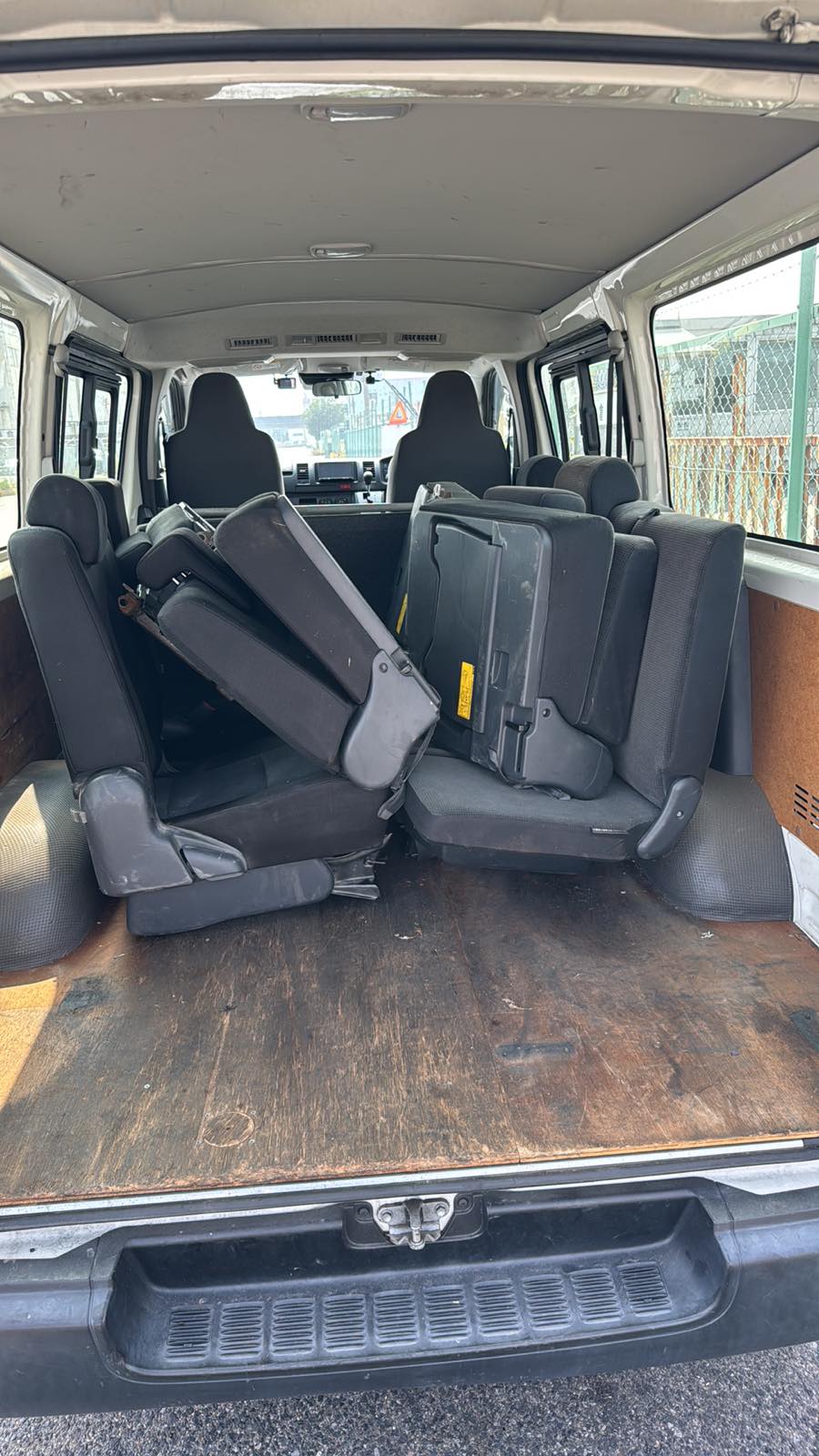 TOYOTA HIACE DX-HALF SEELING