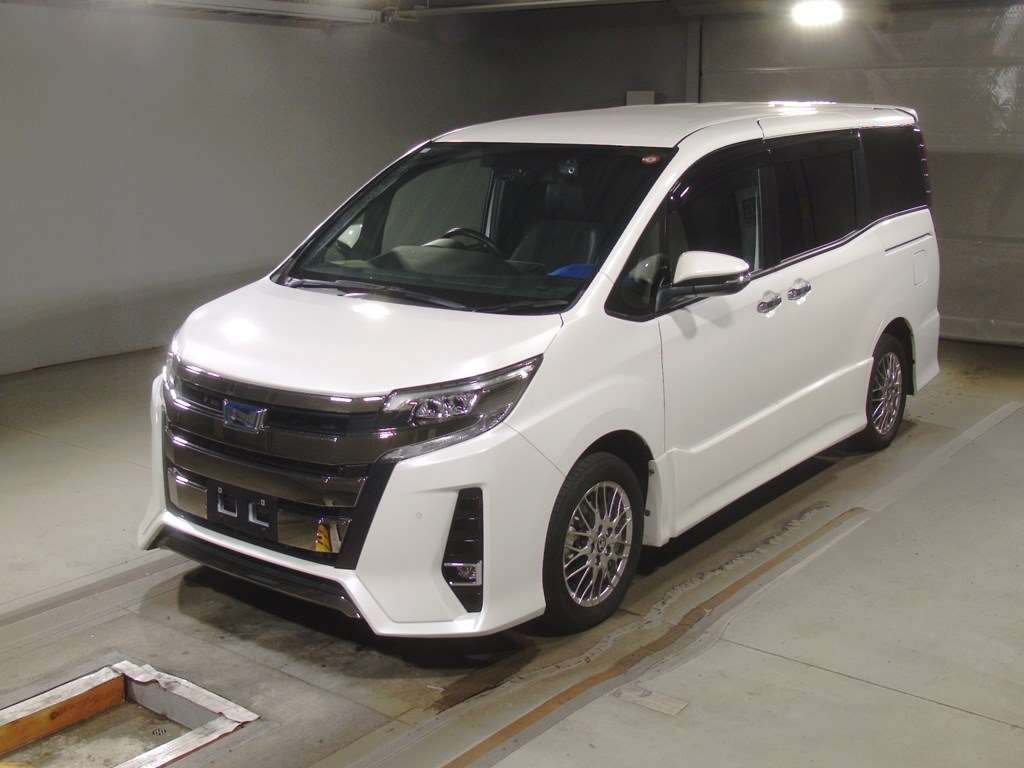 TOYOTA NOAH HYBRID WXB III PACKAGE