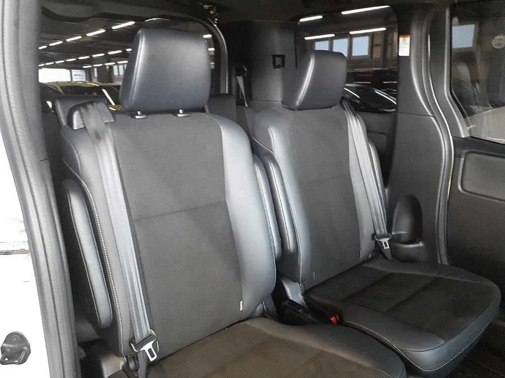 TOYOTA NOAH HYBRID WXB III PACKAGE