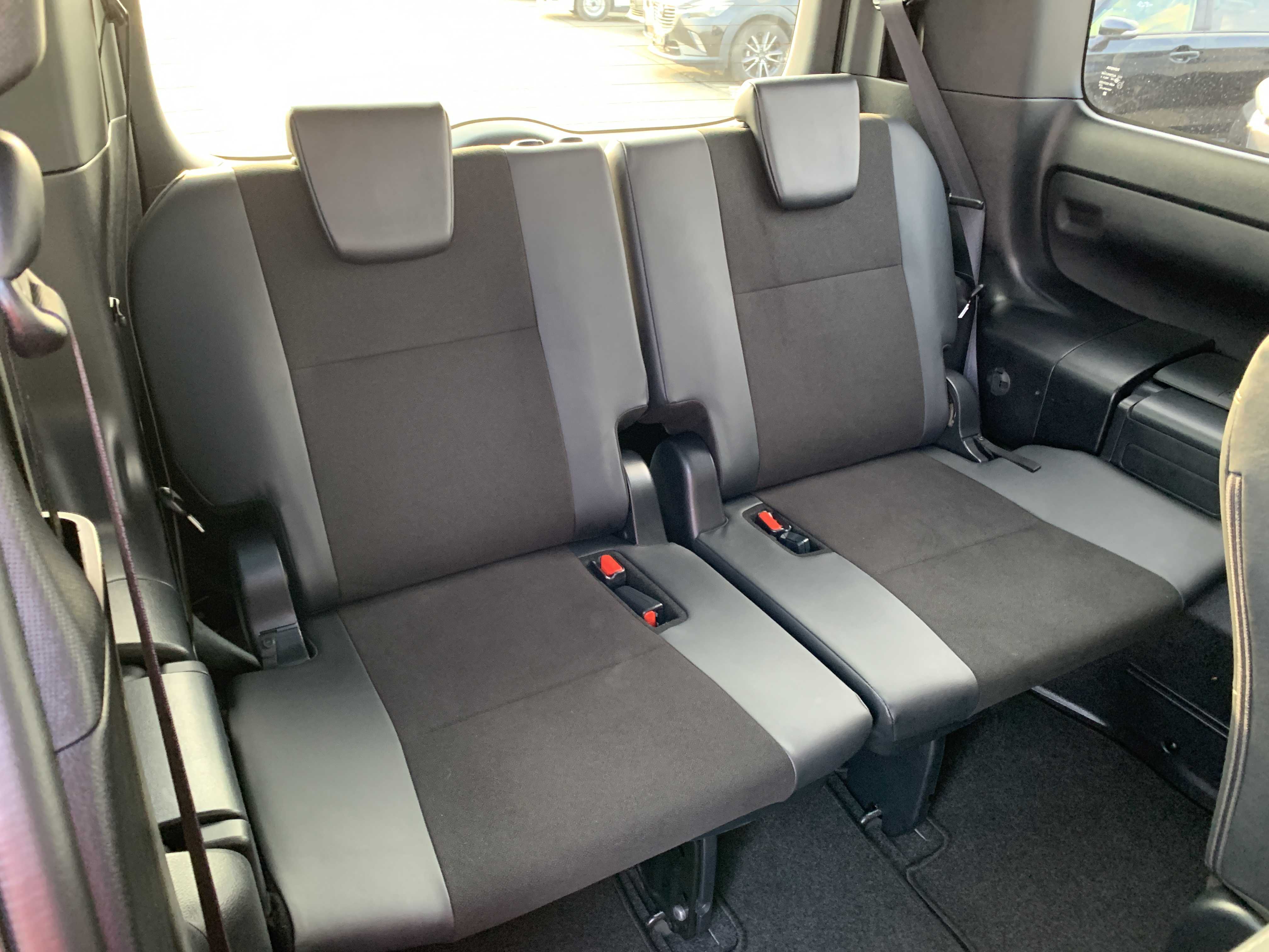 TOYOTA NOAH HYBRID WXB III PACKAGE