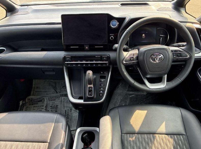 Toyota Noah Hybrid S-Z Package