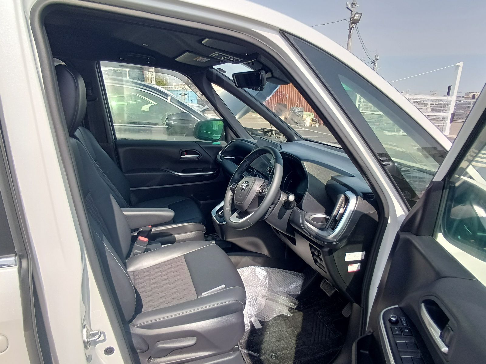 Toyota Noah Hybrid S-Z Package