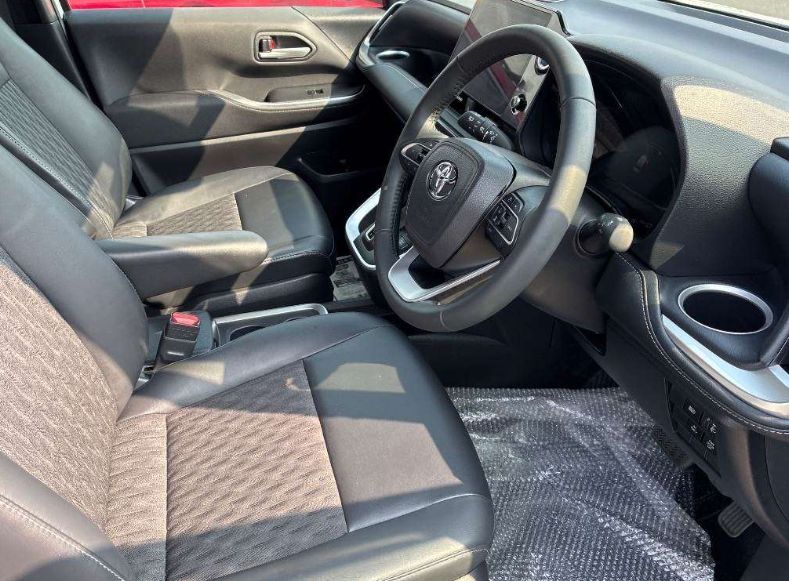 Toyota Noah Hybrid S-Z Package