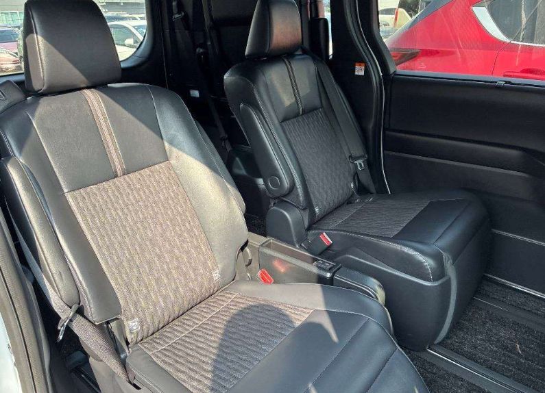 Toyota Noah Hybrid S-Z Package