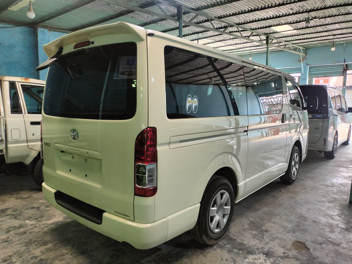 TOYOTA HIACE GL-HID PKG