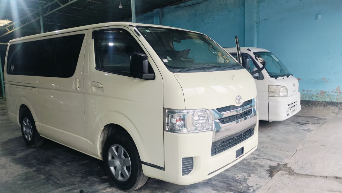 TOYOTA HIACE GL-HID PKG